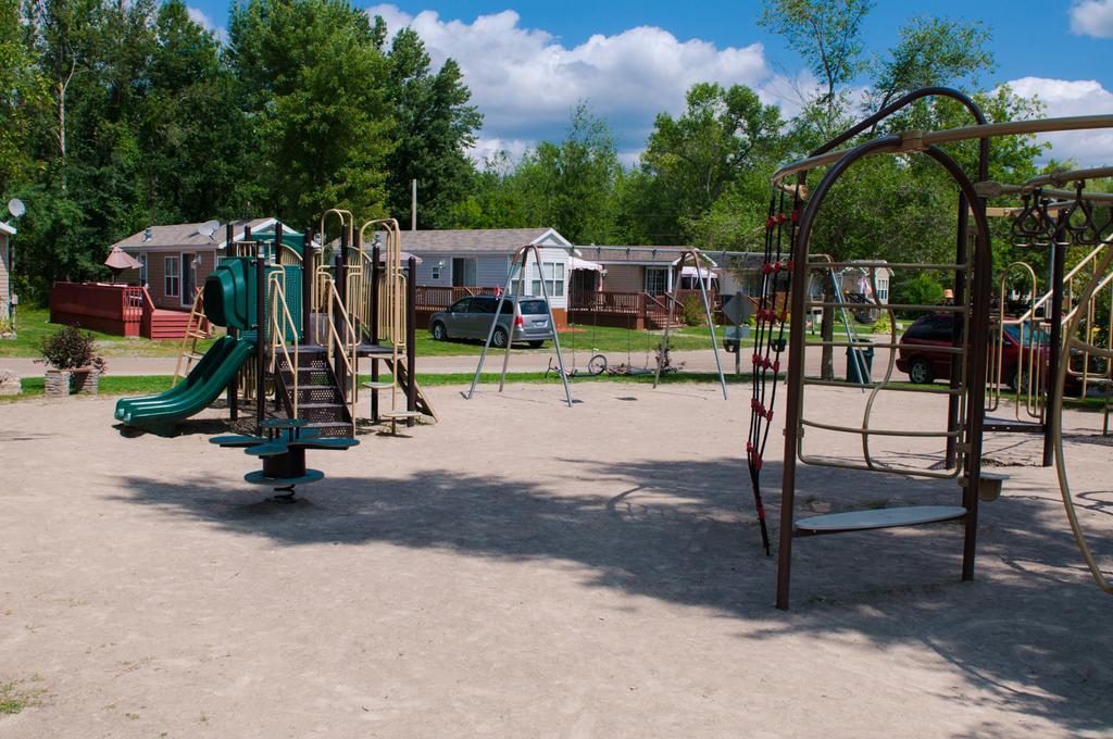 Woodland Estate Resort Campbellford Extérieur photo
