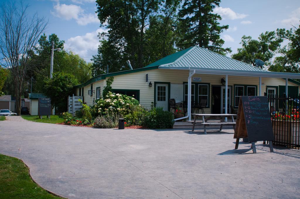 Woodland Estate Resort Campbellford Extérieur photo